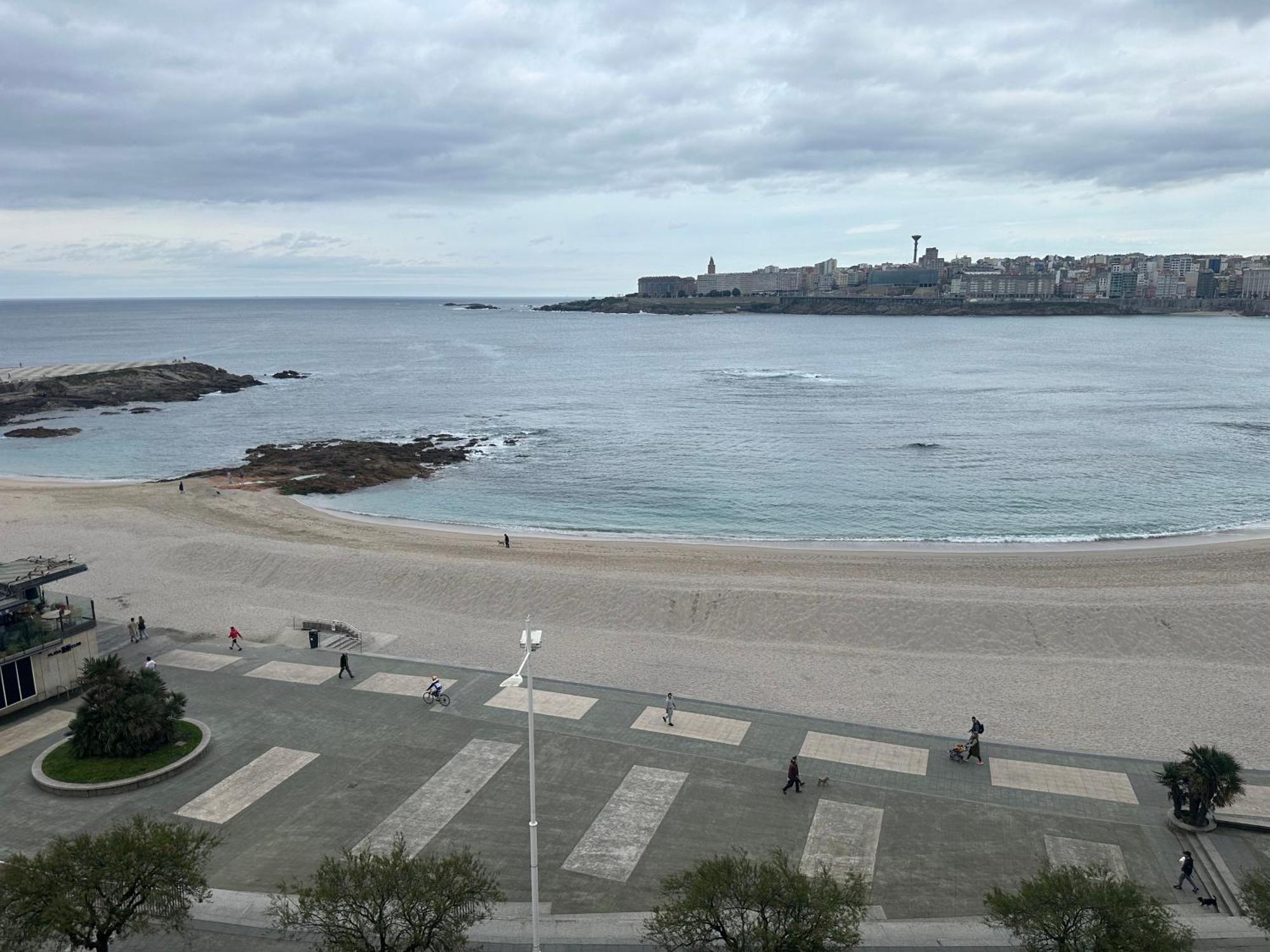 Piso Con Vistas A La Playa De Riazor Apartment โอโกรูญา ภายนอก รูปภาพ