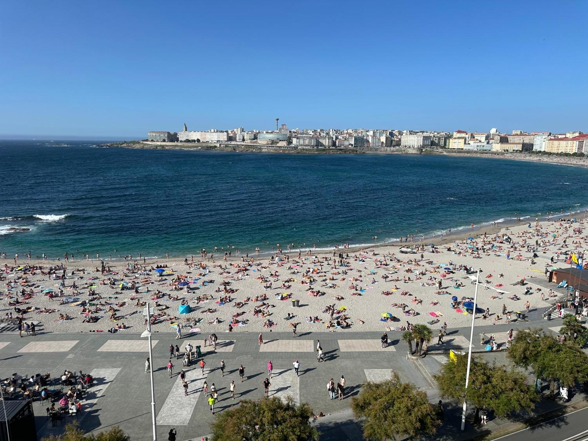 Piso Con Vistas A La Playa De Riazor Apartment โอโกรูญา ภายนอก รูปภาพ